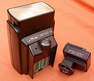 Le 32MZ-3 et le sabot pour Pentax Le 32MZ-3 et le sabot pour Pentax